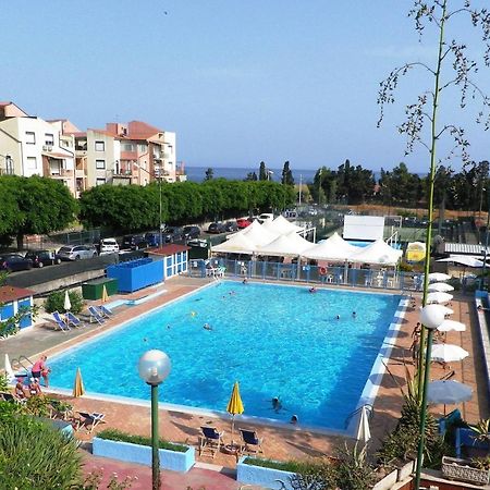 Pietre Nere Aparthotel Giardini Naxos Exterior photo